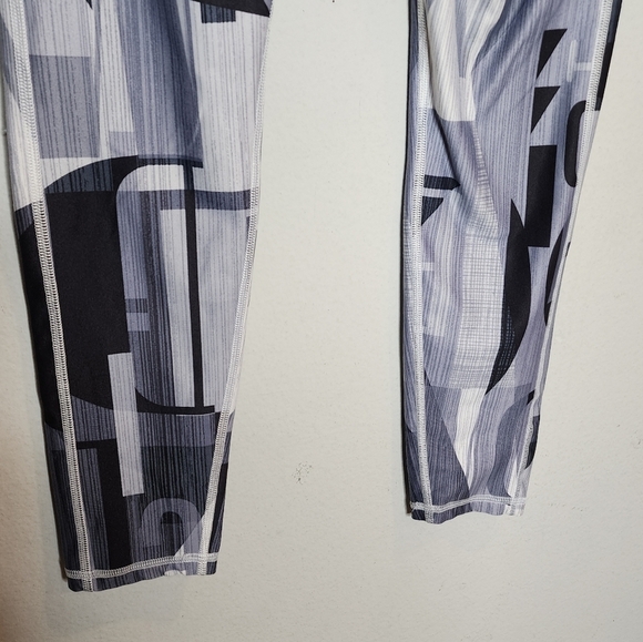 Demi Lovato x Fabletics grey black graphic leggings. Women's size small. - Picture 12 of 16